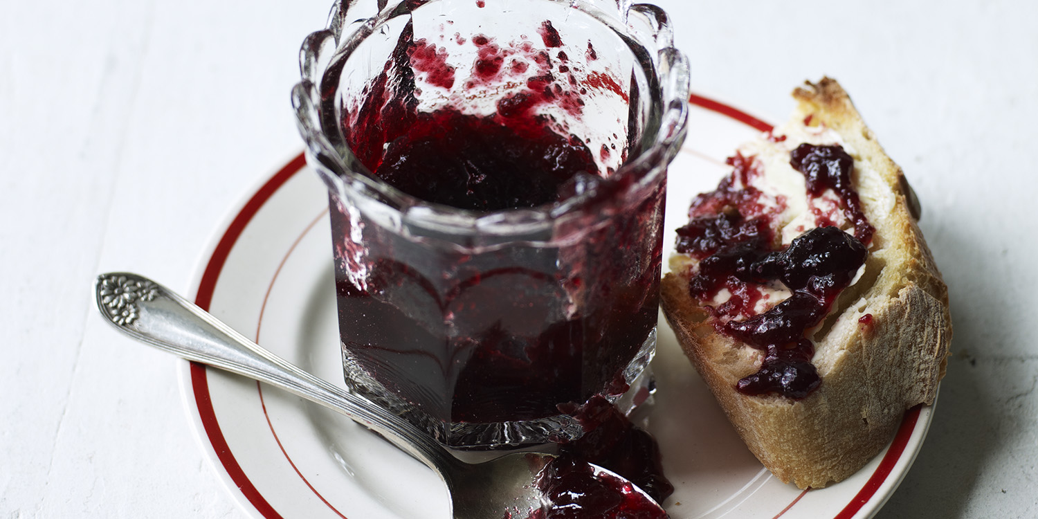 Blackberry and apple jam recipe Best apple and blackberry jam recipe