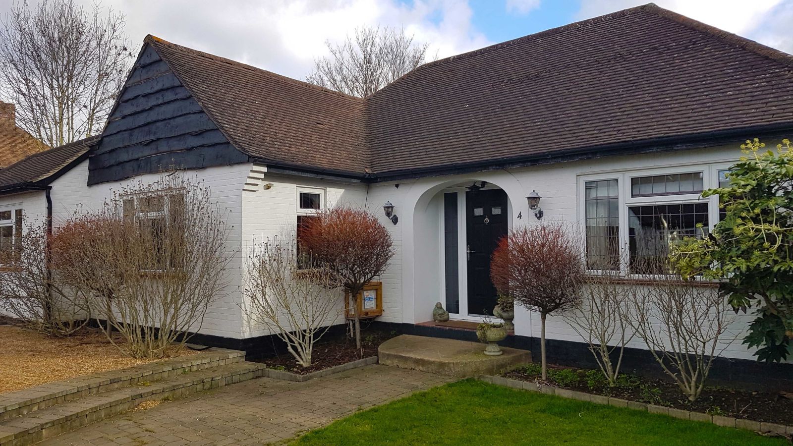 This 18thcentury Welsh Border cottage boasts a beautiful vintage redesign